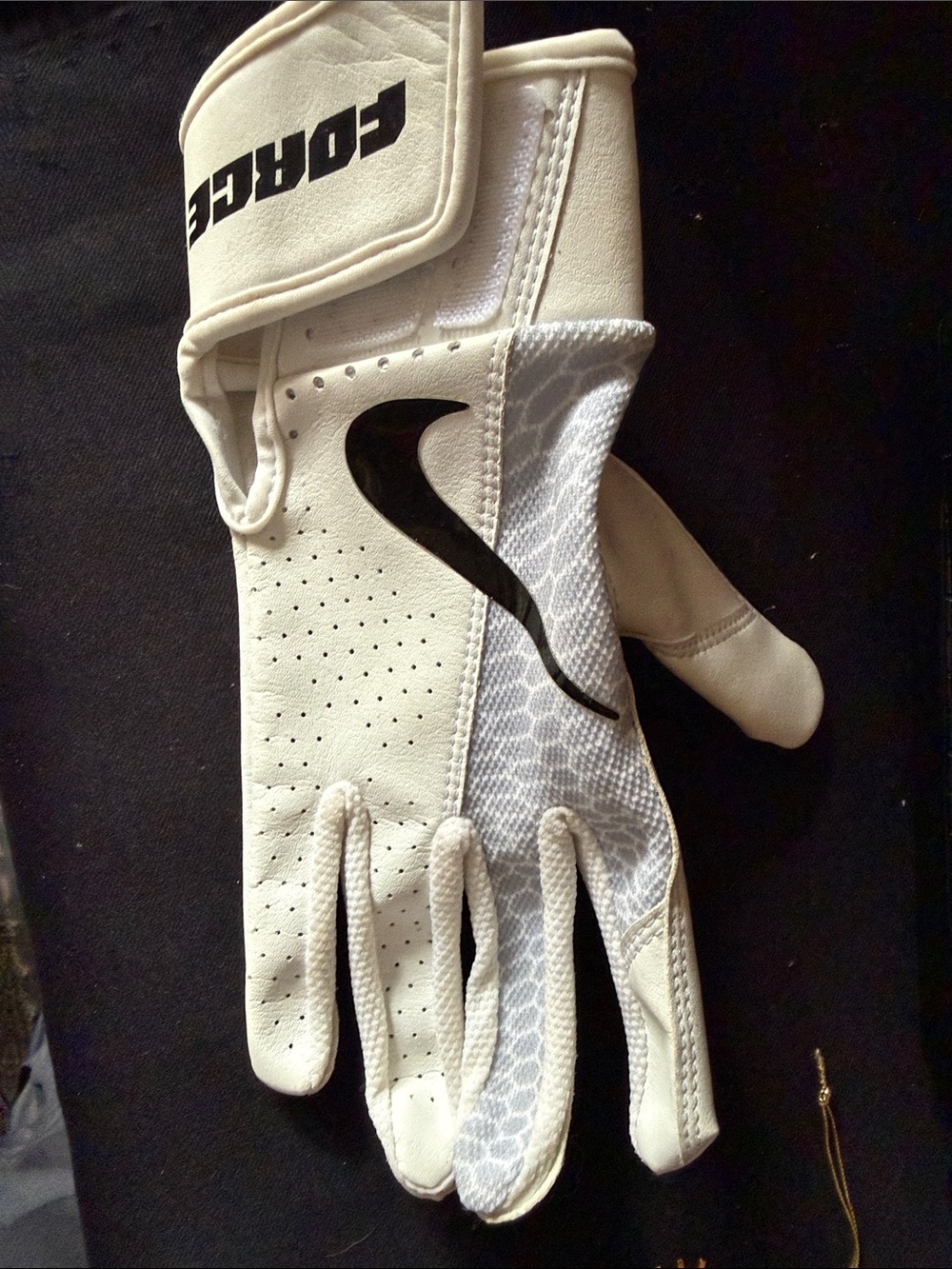 Force1 Women's White Golf Glove with Black Accent